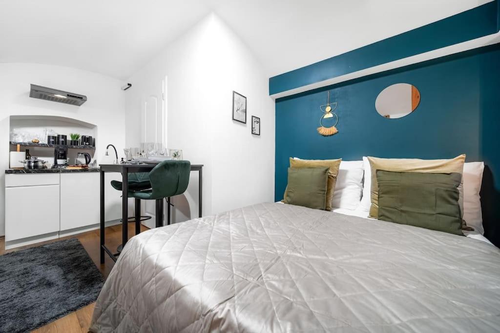 Secret Economy Studio Oasis Прага Экстерьер фото